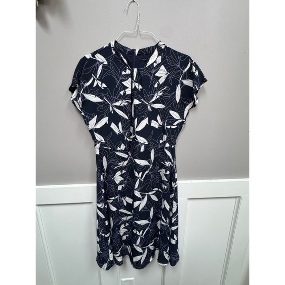 Banana Republic Navy Blue White Leaf Print Cap Sleeve Fit Flare Dress Womens 8 - Picture 2 of 4
